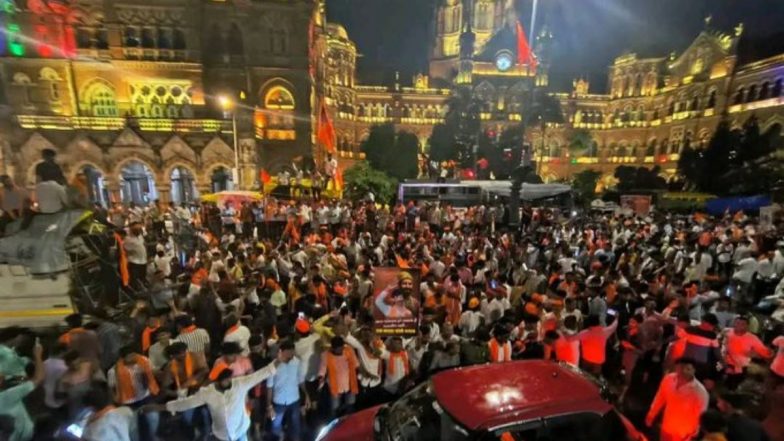 VIDEO: ट्रेन रोकने, ट्रैफिक बाधित करने और BSE में घुसने की कोशिश; मुंबई में Maratha Quota की मांग को लेकर तेज हुआ आंदोलन