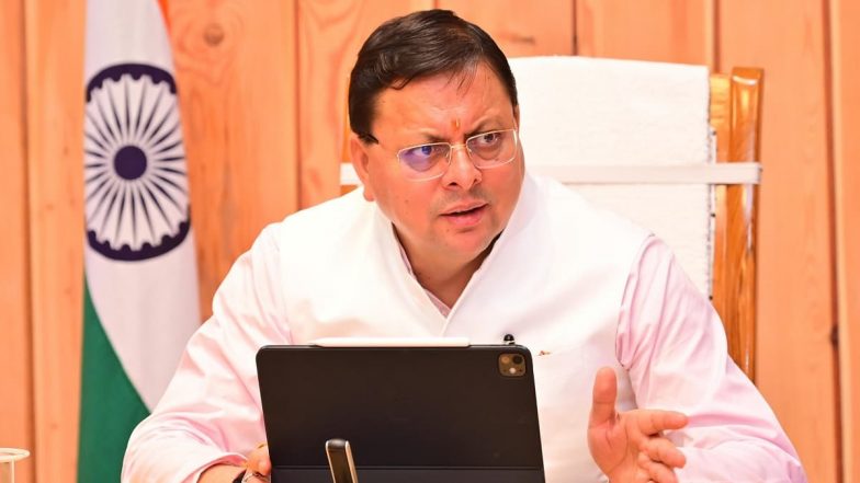 Uttarakhand: मुख्यमंत्री पुष्कर सिंह धामी ने देहरादून में प्रदर्शन कर रहे छात्रों से मुलाकात की