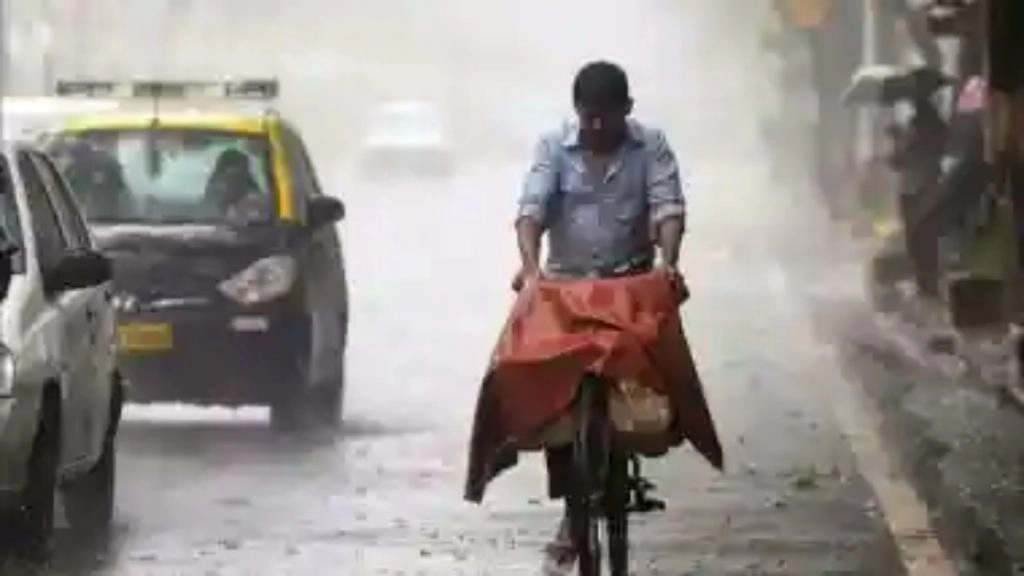 मुंबई समेत दस जिलों में येलो अलर्ट, तीन घंटे तक हल्की-मध्यम बारिश के आसार