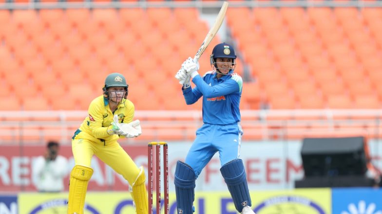 Smriti Mandhana Half Century:&nbsp;इंग्लैंड के खिलाफ&nbsp;आईसीसी महिला विश्व कप मैच में&nbsp;स्मृति मंधाना ने जड़ा अर्धशतक, टीम इंडिया की कराई वापसी