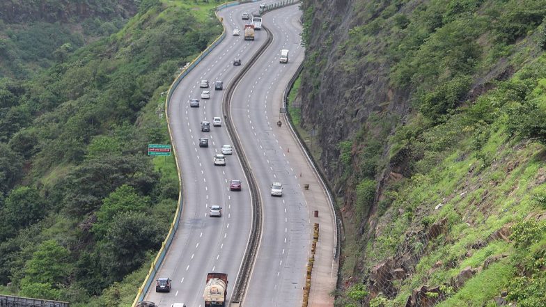 Maharashtra Toll Tax Free: महाराष्ट्र सरकार का बड़ा फैसला, Mumbai-पुणे एक्सप्रेसवे, समृद्धि महामार्ग और अटल सेतु पर इन वाहनों को टोल से छूट
