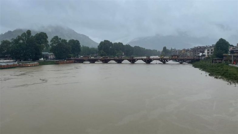 झेलम, चेनाब, खतरे के निशान के पार, भारी बारिश से जम्मू-कश्मीर में बाढ़ का खतरा; हाईवे बंद