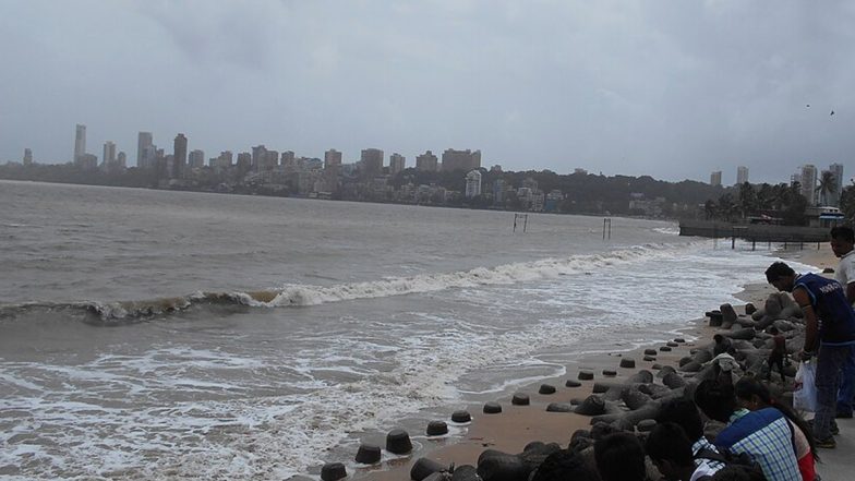 Mumbai: अरब सागर में बम विस्फोट की धमकी से मचा हड़कंप, मुंबई पुलिस ने तटीय सुरक्षा बढ़ाई