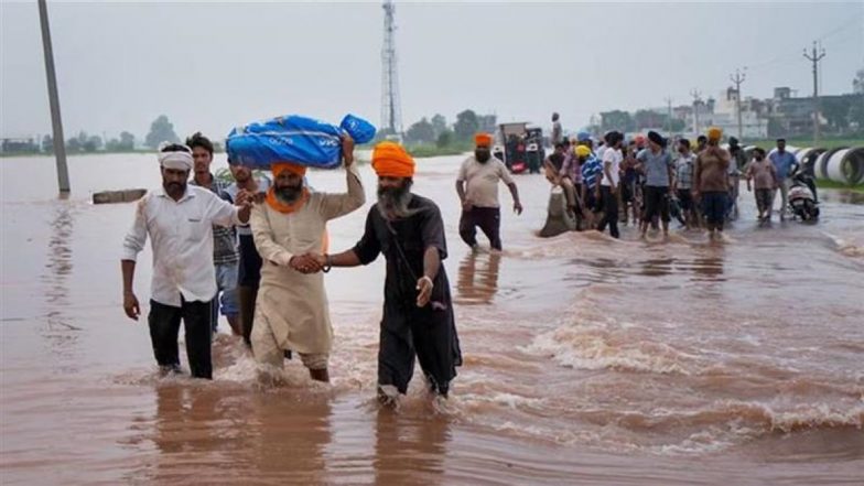 पंजाब में तबाही की बाढ़, लाखों बेघर, फसलें बर्बाद, 3 लाख से अधिक प्रभावित; Videos में देखें आपदा का मंजर