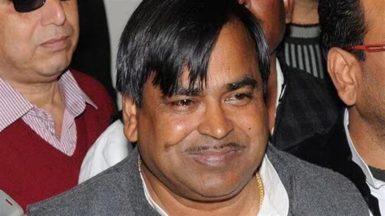 लखनऊ जेल में पूर्व मंत्री गायत्री प्रसाद प्रजापति पर हमला, सिर पर कैंची से किए गए कई वार