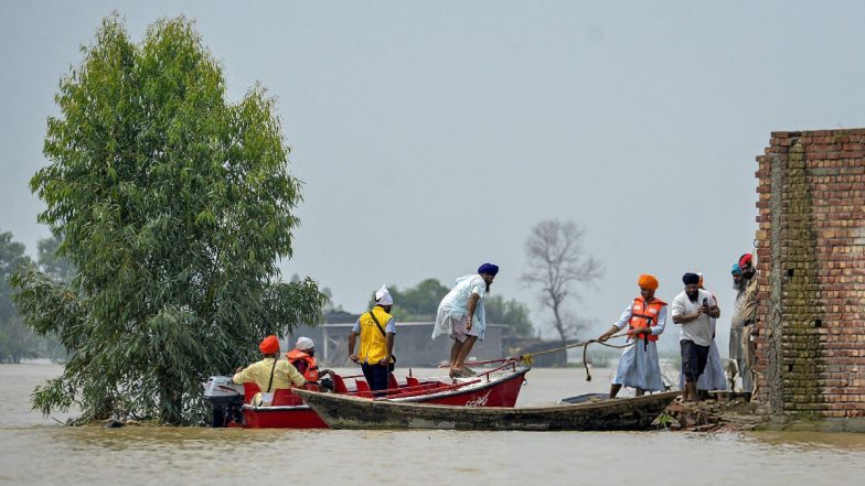 Punjab Flood Video: पंजाब में बाढ़ का कहर, 43 लोगों की मौत, लाखों हेक्टेयर फसल बर्बाद, केंद्र से मदद की गुहार