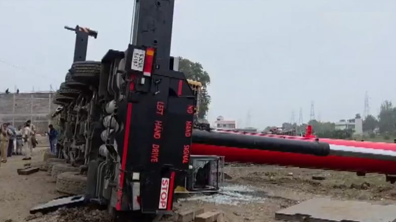 VIDEO: मध्य प्रदेश के धार में हादसा, निर्माणाधीन रेल पुल पर क्रेन गिरने से दो की मौत