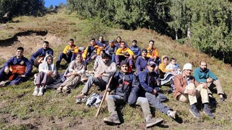 Himachal Pradesh: शिकारी देवी मंदिर में दर्शन गए 9 लोग जंगल में फंसे, एसडीआरएफ ने सभी को सुरक्षित निकाला