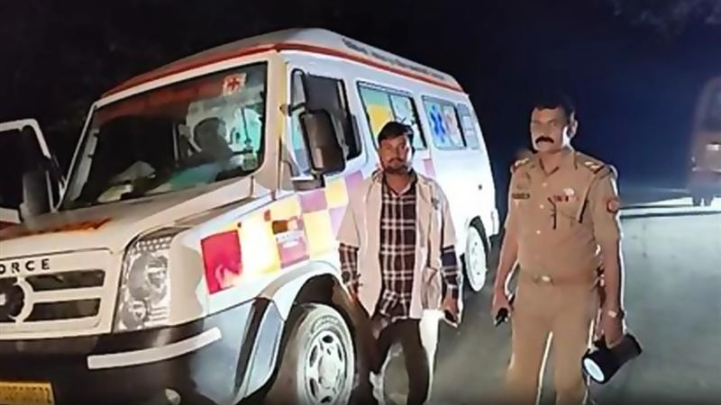 बहराइच में हुए नाव हादसे में रेस्क्यू अभियान में जुटी एनडीआरएफ और एसडीआरएफ की टीमें, लापता लोगों की तलाश