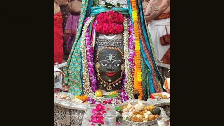 Rama Ekadashi 2025: रमा एकादशी पर भांग से हुआ बाबा महाकाल का दिव्य श्रृंगार, दर्शन के लिए लगा भक्तों का तांता