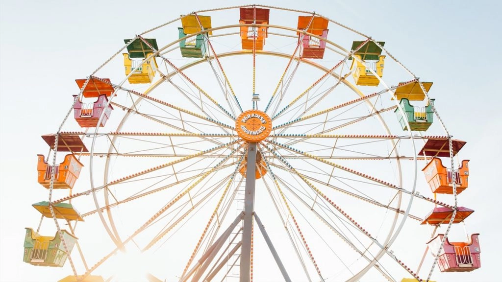 कोल्हापुर के कागल में मेले में जायंट व्हील हवा में लटका. लोगों को किया गया रेस्क्यू.