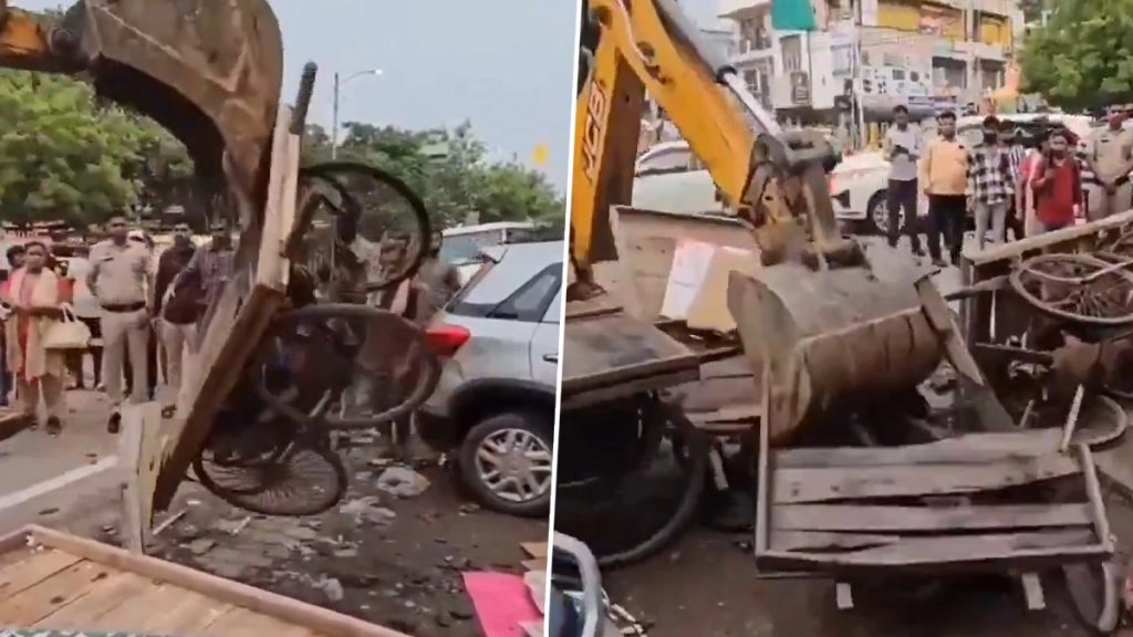 छतरपुर में नगर निगम ने ठेलों को जेसीबी से तोडा.