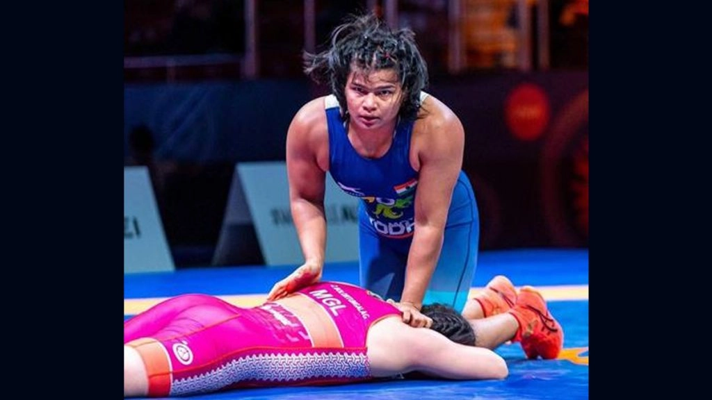 Divya Kakran: पिता ने बेचे लंगोट, तंगहाली में गुजरा बचपन, संघर्षों से लड़कर बनीं चैंपियन