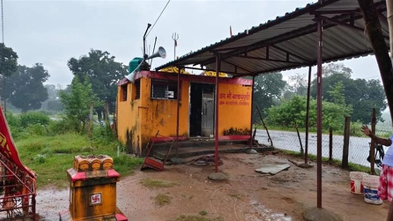 सिमडेगा के प्रसिद्ध बाघचंडी मंदिर में तोड़फोड़, विरोध में सड़क पर उतरे लोग, एक आरोपी हिरासत में