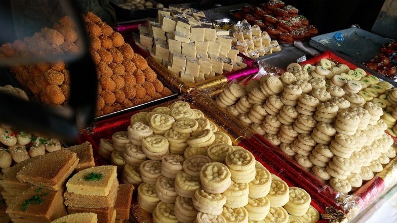 Sweets Price Increased: इस बार की दिवाली होगी महंगी! अब मिठाइयों के रेट में भी हुई 10 से 15 प्रतिशत की बढ़ोत्तरी