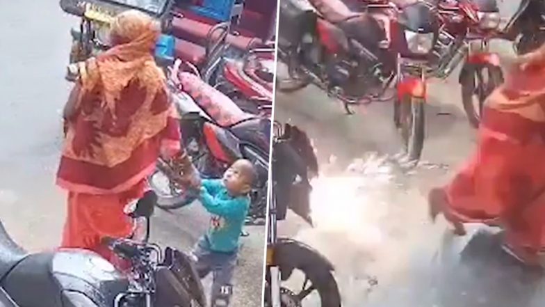 VIDEO: छोटे से बच्चे ने मां की बचाई जान, कुछ ही पलों में उसी जगह पर टूटकर गिरा हाईटेंशन तार, बिहार के किशनगंज का वीडियो आया सामने