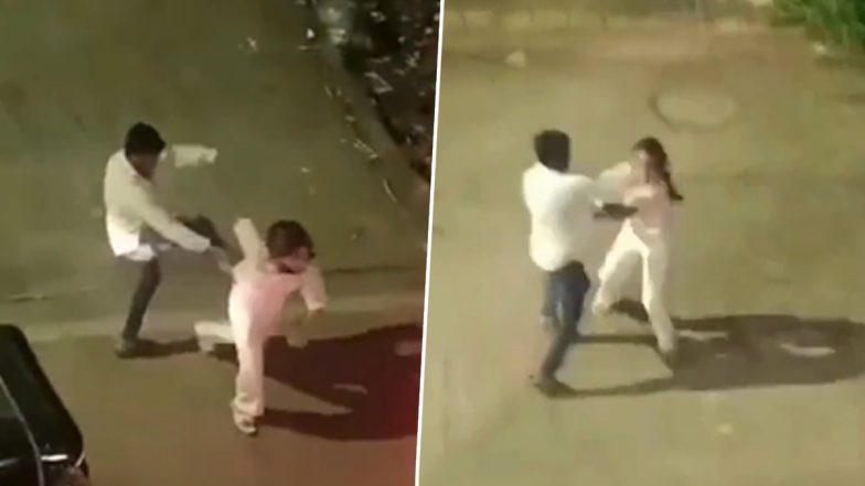 Pune: युवक की गुंडागर्दी! बीच सड़क पर युवती के साथ की बेरहमी से मारपीट, पुणे का विडियो आया सामने; VIDEO
