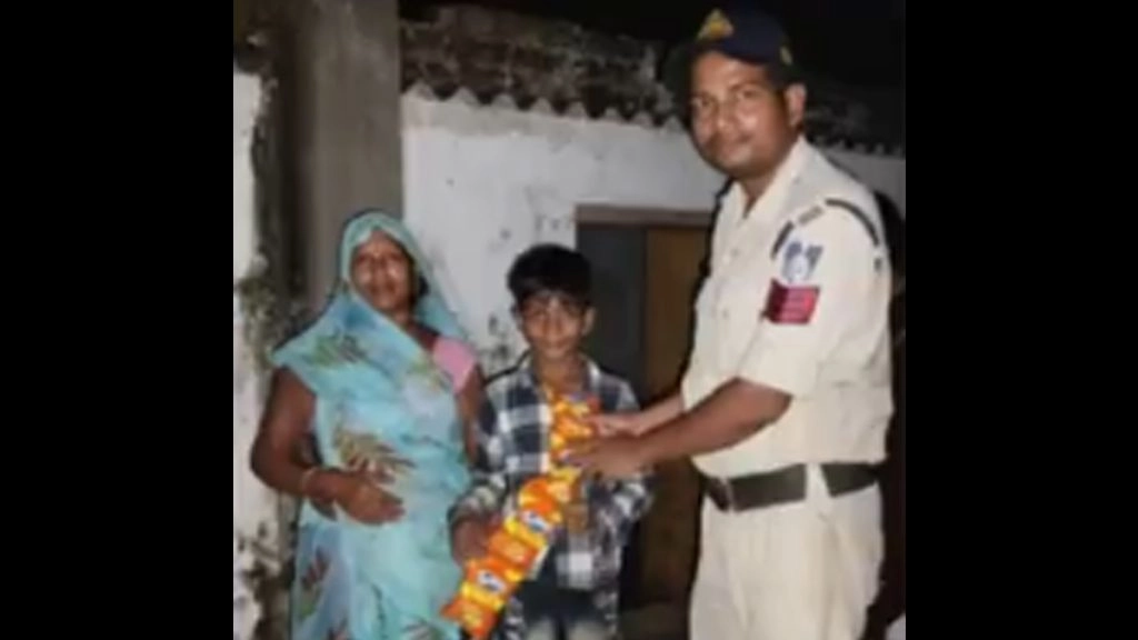 सिंगरौली जिले में मां की पिटाई के बाद बच्चे ने बुला ली पुलिस.