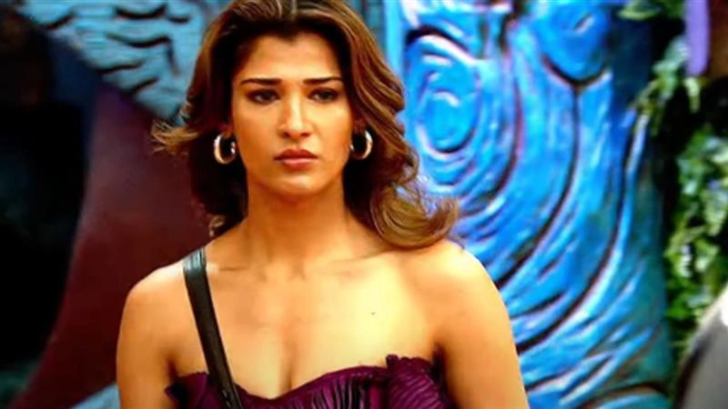 Bigg Boss 19: बिग बॉस 19 में मालती चाहर बनाम नेहल; कपड़ों पर तंज से बिगड़ा मामला, घरवाले हुए आगबबूला