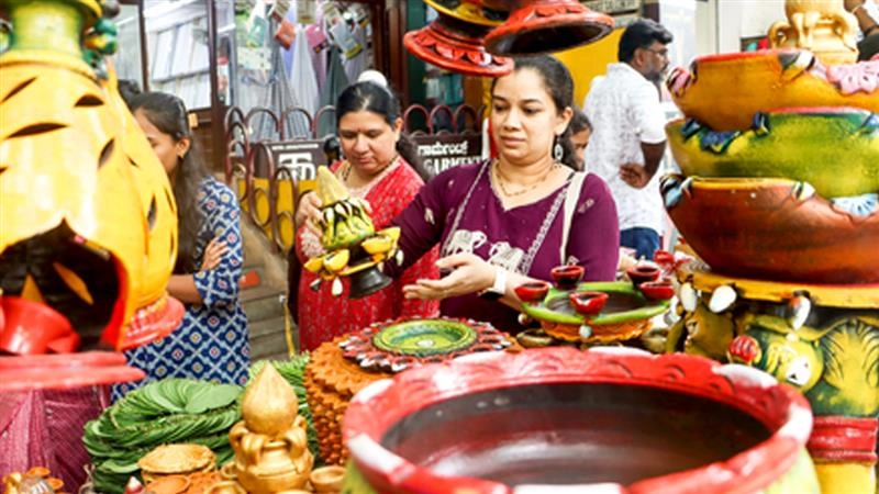 दीपावली पर कंज्यूमर इलेक्ट्रॉनिक्स, ऑटो और हैंडीक्राफ्ट जैसे उत्पादों की बिक्री बढ़ना अर्थव्यवस्था के लिए अच्छा संकेत: अर्थशास्त्री
