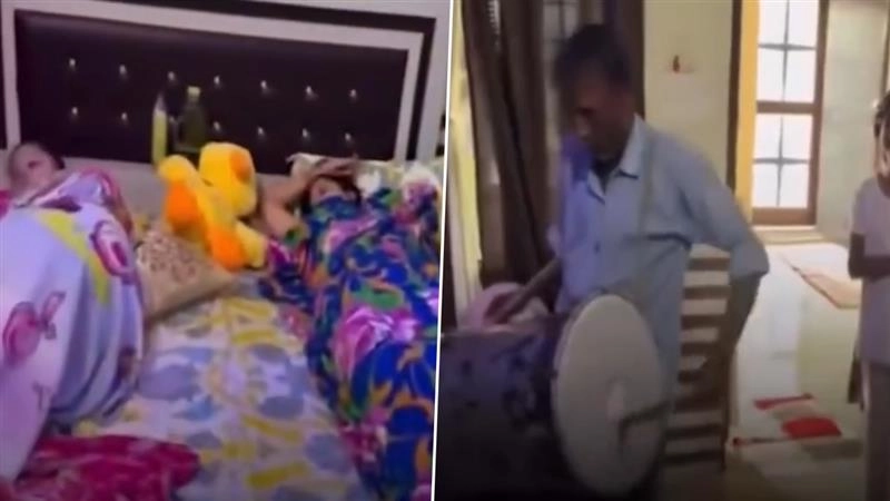 Mother of Year! अपनी सोती हुई बेटियों को जगाने के लिए मां ने हायर किया बैंड, देखें मजेदार Viral Video