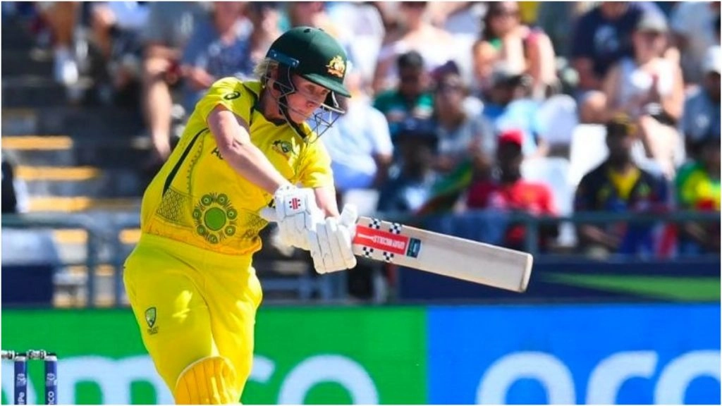 टॉस गवांने के बाद पहले बल्लेबाजी करने उतरी की टीम का आगाज निराशाजनक रहा और महज 76 रन के स्कोर पर टीम के सात बल्लेबाज पवेलियन लौट गए