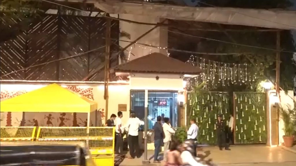 दिवाली पर बिग बी Amitabh Bachchan का बंगला 'जलसा' रौशनी से जगमगाया, वीडियो वायरल