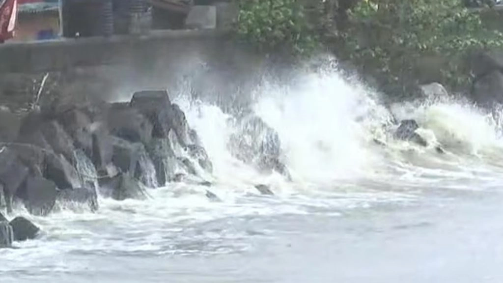 फिलीपींस में एक साल की राष्ट्रीय आपदा घोषित, सुपर टाइफून फंग-वोंग को लेकर सरकार अलर्ट