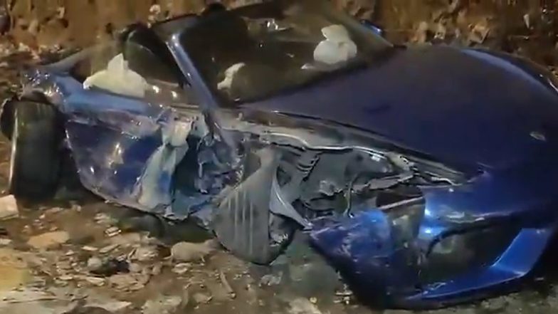 मुंबई वेस्टर्न एक्सप्रेस हाईवे पर पोर्श और BMW की रेसिंग, डिवाइडर से टक्कर के बाद पोर्श कार के उड़े परखच्चे, ड्राइवर गंभीर रूप से जख्मी; VIDEO