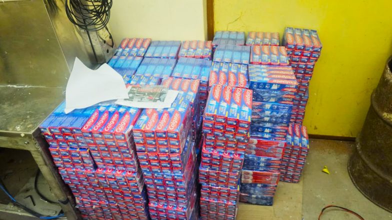 जहर वाले टूथपेस्ट से सावधान! गुजरात में नकली Colgate फैक्ट्री का भंडाफोड़, लाखों का माल जब्त, 4 आरोपी गिरफ्तार