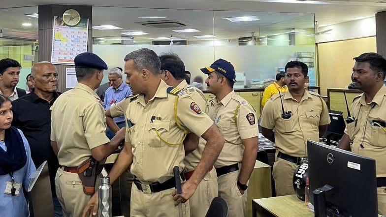 मुंबई के मिठीबाई कॉलेज में 75% अटेंडेंस पर बवाल, पेरेंट्स और स्टाफ में हुई झड़प, बुलानी पड़ी पुलिस