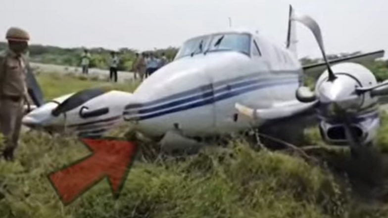 Farrukhabad Helicopter Crash: यूपी के फर्रुखाबाद में हेलीकॉप्टर हादसा, उड़ान के बाद अनियंत्रित होकर झाड़ियों में गिरा प्राइवेट चॉपर; VIDEO