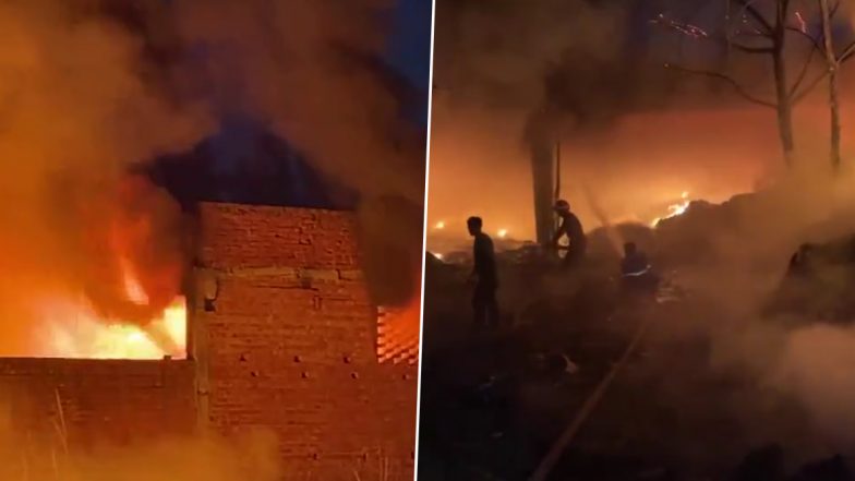 Ambala Fire: दिवाली के मौके पर हरियाणा के अंबाला में टायर-रिसाइकलिंग सामग्री के गोदाम में लगी भीषण आग, बुझाने का काम जारी; VIDEO