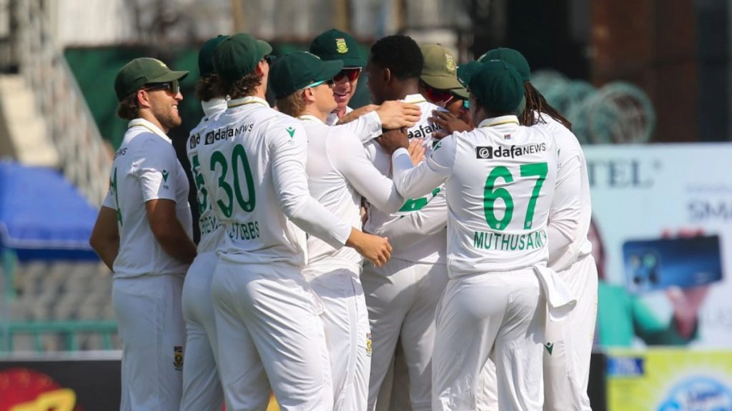 पाकिस्तान ने 1 विकेट खोकर बनाए 95 रन, दक्षिण अफ्रीका ने की कसी गेंदबाजी, यहां देखें लंच ब्रेक तक का स्कोरकार्ड