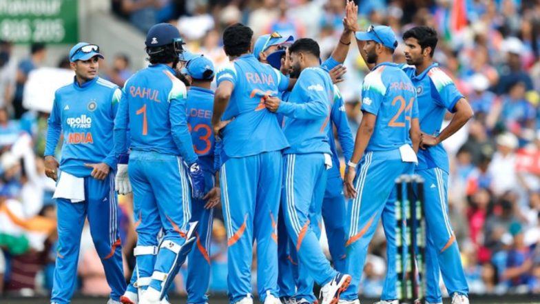 IND vs AUS 3rd ODI 2025 Live Score Updates: ऑस्ट्रेलिया की आधी टीम लौटी पवेलियन! वाशिंगटन सुंदर ने मैट रेनशॉ को किया आउट
