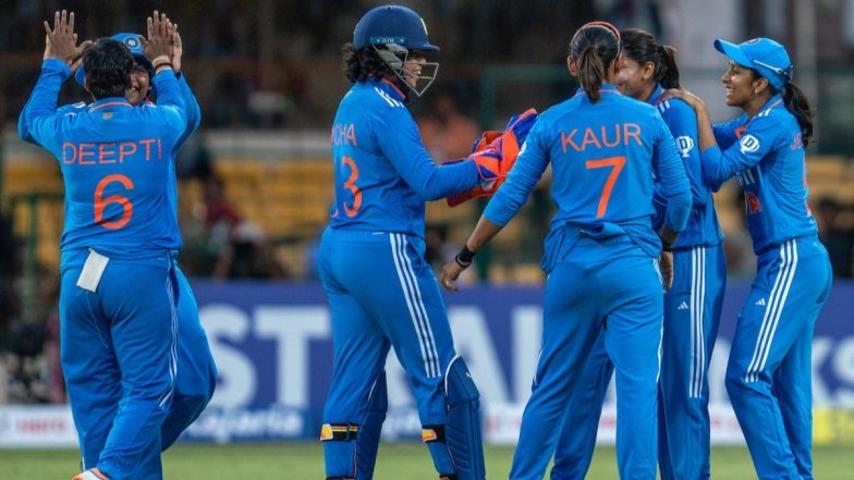 India Women vs Australia Women, ICC Womens World Cup 2025 13th Match Live Score Update: ऑस्ट्रेलिया की टीम का सातवां विकेट गिरा, सोफी मोलिनेक्स 18 रन बनाकर आउट