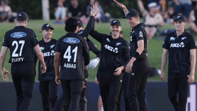 New Zealand vs England, 3rd ODI Match Scorecard: वेलिंग्टन में न्यूजीलैंड ने इंग्लैंड को महज 222 रनों पर समेटा, ब्लेयर टिकनर ने चटकाए 4 विकेट; यहां देखें पहली पारी का स्कोरकार्ड