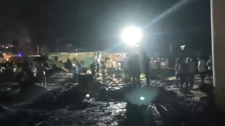 VIDEO: यूपी के Firozabad में बड़ा हादसा! टूंडला जंक्शन पर गिरा निर्माणाधीन ओवरब्रिज, कई मजदूर मलबे में दबे; रेस्क्यू जारी