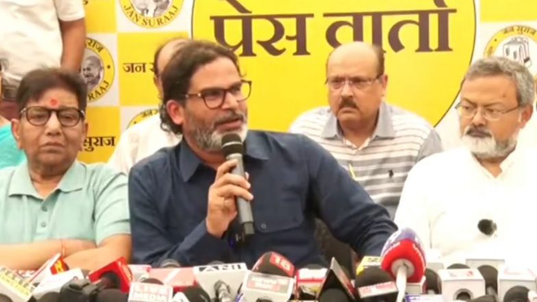 Bihar Assembly Elections 2025: चुनाव आयोग ने दो वोटर आईडी मामले में प्रशांत किशोर को नोटिस जारी किया