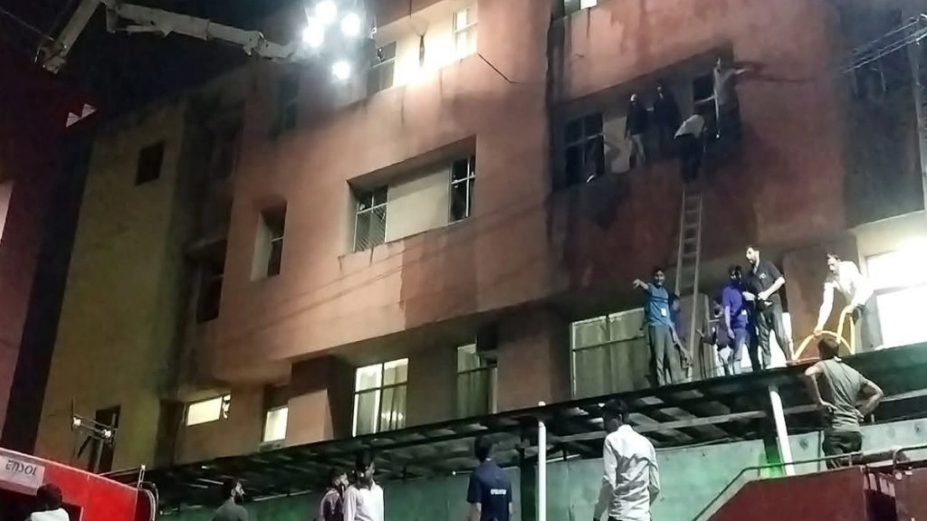 VIDEO: जयपुर के SMS अस्पताल के ICU वार्ड में लगी भीषण, 6 मरीजों की मौत, 5 की हालत नाजुक; अफरा-तफरी का वीडियो आया सामने