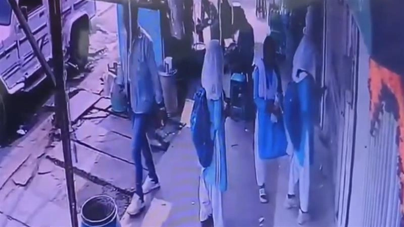 MP Shocker: मंडला में सरकारी शराब की दुकान ने स्कूल की लड़कियों को बेची शराब, मामले की जांच जारी
