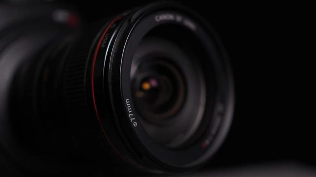 बाथरूम के बल्ब में हिडन कैमरा... मकान मालिक ने इलेक्ट्रीशियन के साथ मिलकर किया घिनौना काम