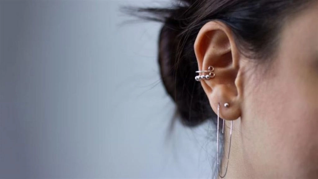 हर्बल ट्रीटमेंट के बाद महिला ने खोए दोनों कानों के लोब, ब्यूटी पार्लर पर लगा 5 लाख का जुर्माना