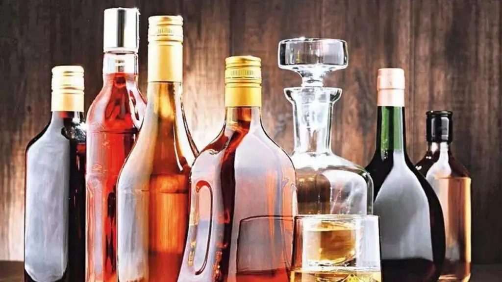 पुणे में शराब की बिक्री में रिकॉर्ड बढ़ोतरी, 2 वर्षों में बिकी 28.42 करोड़ लीटर, अवैध व्यापार भी बढ़ा