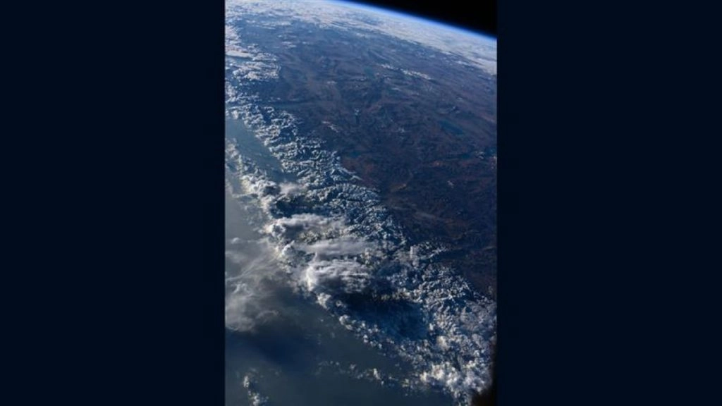 नासा के एस्ट्रोनॉट ने अंतरिक्ष से ली माउंट एवरेस्ट की अद्भुत तस्वीर