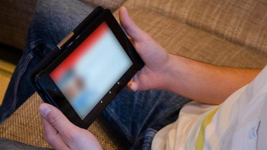 स्मोकिंग और शराब से भी खतरनाक है यह लत! डॉक्टर ने किया बड़ा खुलासा