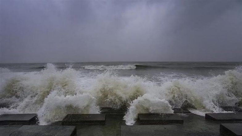 Cyclone Montha: आंध्र प्रदेश के तट से कल टकराएगा चक्रवाती तूफान मोंथा, इन इलाकों में रेड अलर्ट