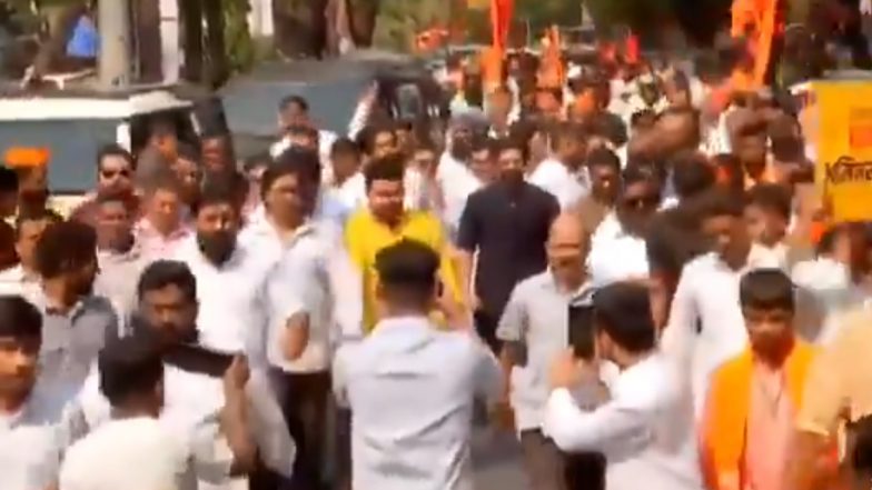 MNS Leader Amit Thackeray: नवी मुंबई के नेरुल पुलिस स्टेशन नोटिस लेने पहुंचे एमएनएस नेता अमित ठाकरे, सैकड़ों की तादाद में कार्यकर्ता रहे मौजूद: VIDEO