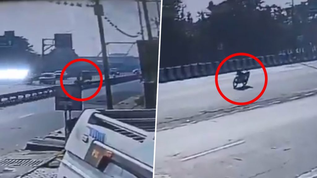 हापुड़ जिले में हाईवे पर एक्सीडेंट के बाद सड़क पर बिना चालक के दौड़ी बाइक.
