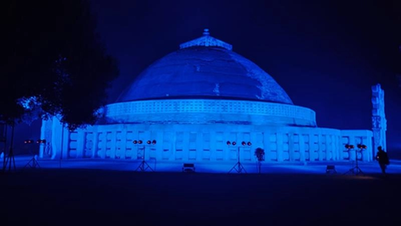 Madhya Pradesh: विश्व बाल दिवस पर सांची सहित 100 इमारतें ब्लू लाइट से हुईं सराबोर